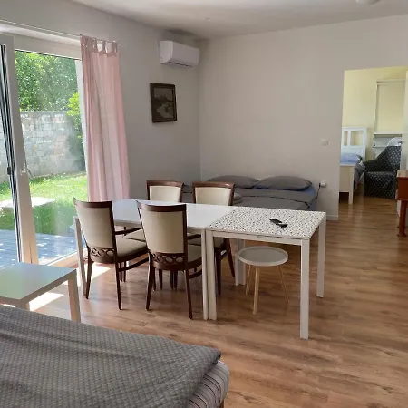 Ξενοδοχείο με διαμερίσματα M G S Deluxe Studios Ljubljana Λιουμπλιάνα