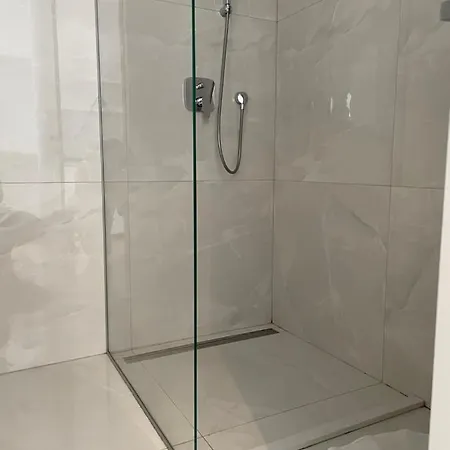 M G S Deluxe Studios Ljubljana Ξενοδοχείο με διαμερίσματα